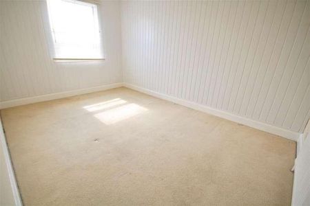 Waverley Road, Southsea, Hampshire, PO5 - Photo 2