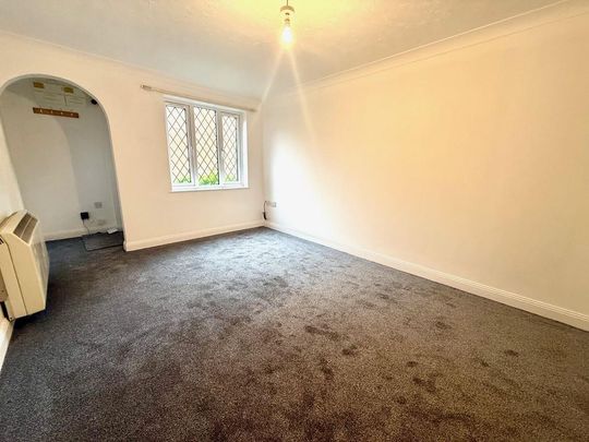 2 bedroom ground floor flat to rent - Photo 1