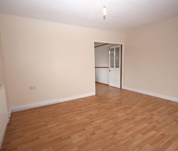 3 bedroom Semi-Detached House to let - Photo 6