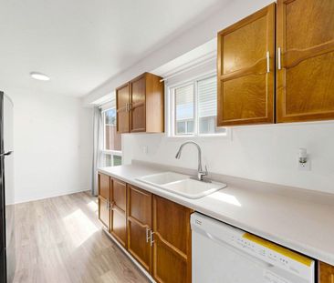 For Lease - 1399 Anton Square, Pickering, Ontario - Photo 6