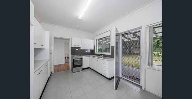 Three-bedroom home, paces from private hospital - Photo 1