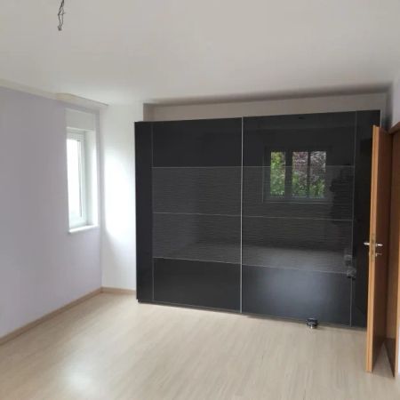 Helle 2-Zimmer-Wohnung mit Süd-Terrasse, Tiefgaragen- und PKW-Stellplatz - Photo 4