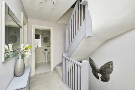 South Lodge Mews - Photo 2