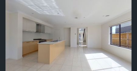 Exceptional Double Storey Home In Ideal Location ! - Photo 2