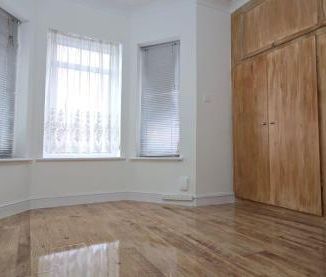 4 bedroom terraced house to rent - Photo 4