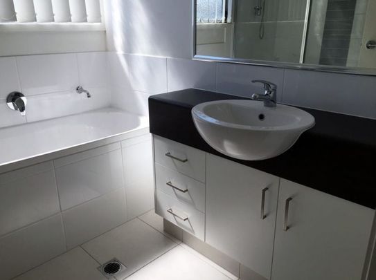 Modern Townhouse in Central Coomera Location - Photo 1