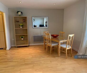 1 bedroom in a flat share to rent - Photo 1