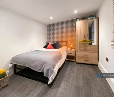 1 bedroom in a house share to rent - Photo 2