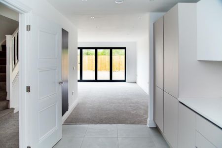 3 bedroom semi-detached house to rent - Photo 3