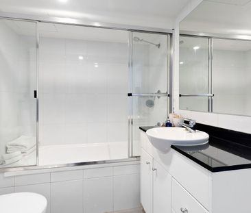 Spectacular north west facing unfurnished studio - Photo 1