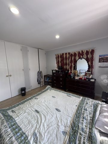 Looking for a home with great street appeal? - Photo 2