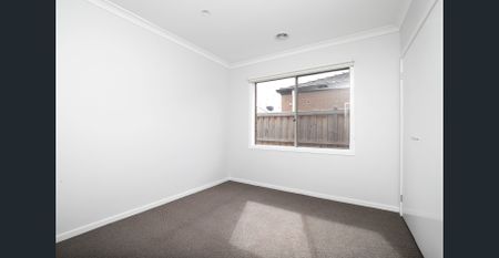 Four Bedroom Spacious Living! - Photo 3