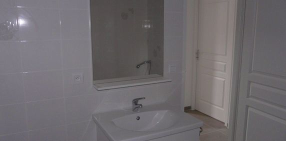 Location Appartement 3 pièces 71m² POISY 74330 - Photo 2