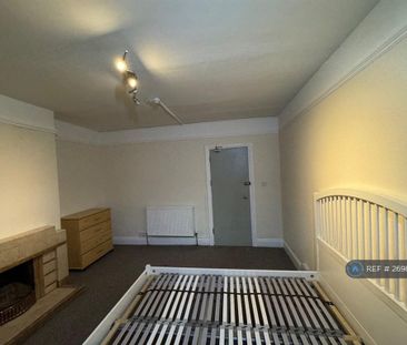 1 bedroom in a house share to rent - Photo 6