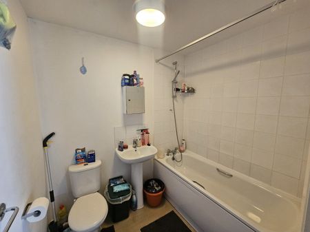 Peterborough - Photo 3