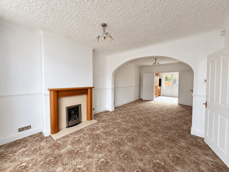 3 bedroom semi-detached house to rent - Photo 2