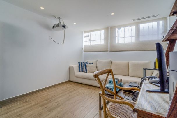 Townhouse in The Golden Mile - Photo 1