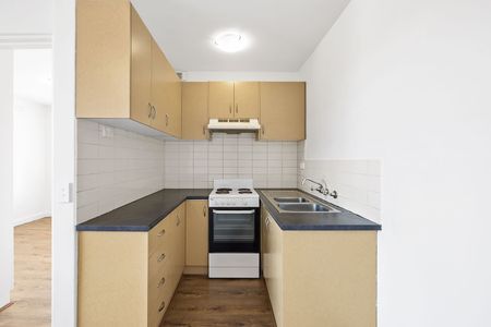 Refurbished One Bedroom Apartment – Great Location! - Photo 5