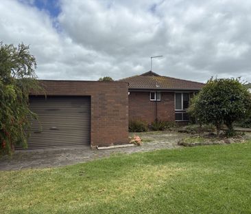THREE BEDROOM FAMILY HOME - Photo 2