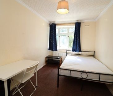 Room in a Shared Flat, Pennyfields, E14 - Photo 3