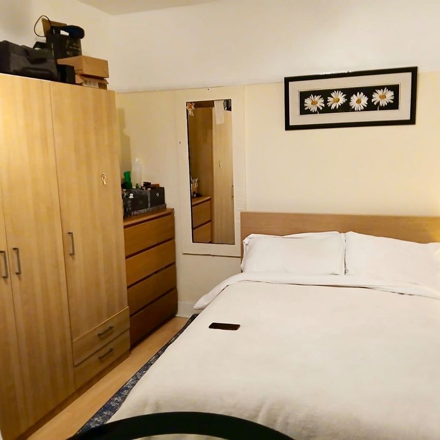 Room in a Shared House, North Circular Road, NW10 - Photo 2