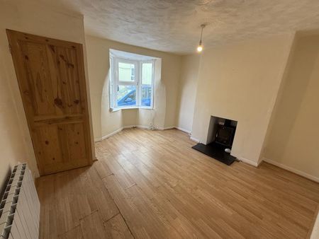 2 bedroom terraced house to rent - Photo 2