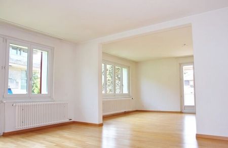 Spacious apartment in a quiet location - Photo 2