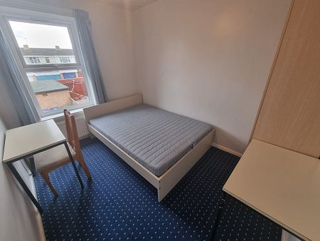 5 Bed Student Accommodation - Photo 5