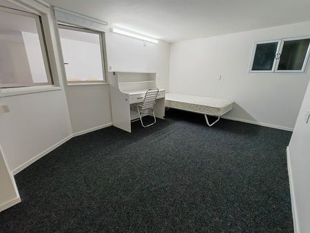 Ready to move in - fully furnished unit - Photo 2