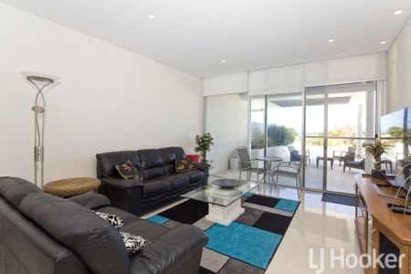 Luxury, Relaxed Coastal Living - Photo 2