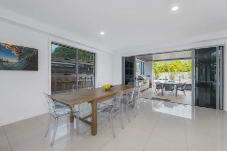 Architect-designed family oasis - Photo 2