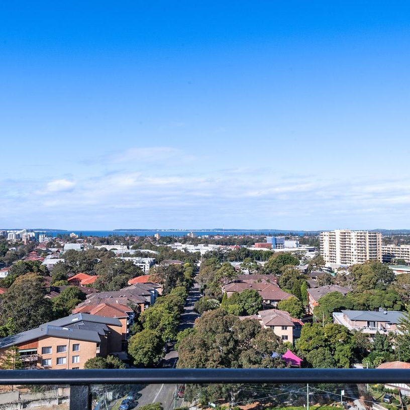 Stylish Apartment Offers Luxury and Lifestyle Convenience - Photo 1