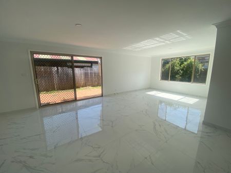 Large 4 Bedroom House For Lease - Photo 3