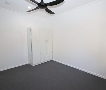 Refreshed unit within minutes to the Broadwater! - Photo 3