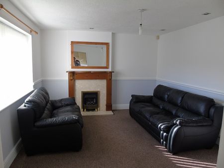Two Bedroom Flat to rent - Photo 5