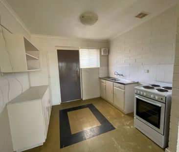 Central location, neat and tidy unit - Photo 2