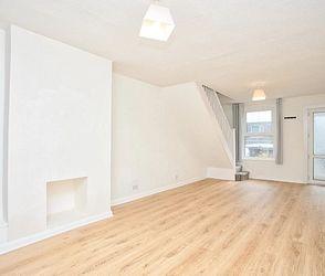 Coombe Valley Road, Dover, CT17 0EX, Kent - Photo 4