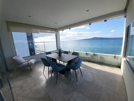 BEACHFRONT TOP FLOOR 3 BEDROOM APARTMENT - FULLY FURNISHED - Photo 3