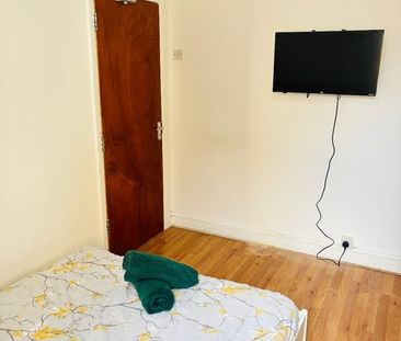 Room in a Shared House, Mossford Street, E3 - Photo 2