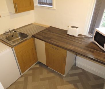 Skircoat Road, Halifax - Photo 1