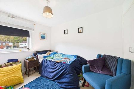 Pinewood Park, Farnborough, Berkshire, GU14 - Photo 3