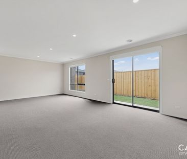 16 Kenmore Way, Clyde North - Photo 4
