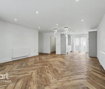 4 bedroom end of terrace house to rent - Photo 1
