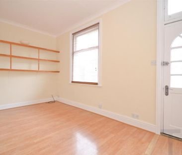 2 bedroom end of terrace house to rent - Photo 6
