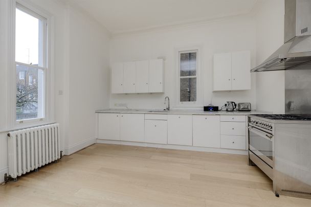 Blenheim Crescent, W11 - Photo 1