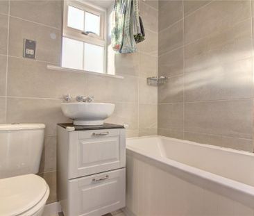 2 bedroom end of terrace house to rent - Photo 6