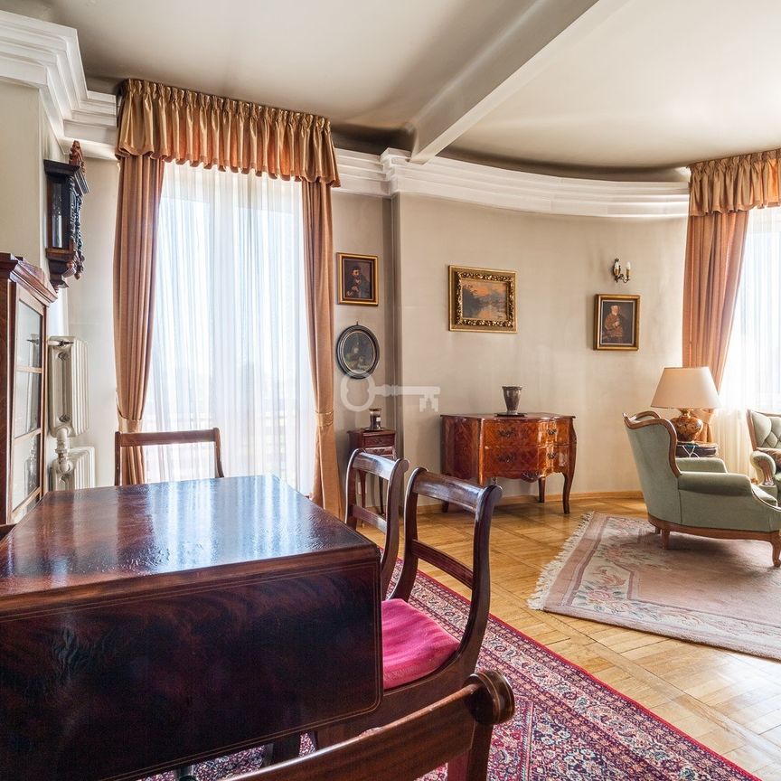 Mieszkanie z panoramicznym widokiem obok Łazienek - Zdjęcie 1