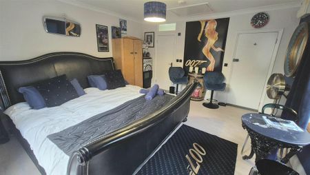 4 bedroom apartment to rent - Photo 3