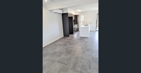 NEAR NEW 3 BEDROOM TOWNHOUSE, AVAILABLE NOW INSPECTIONS BY APPOINTMENT - Photo 5