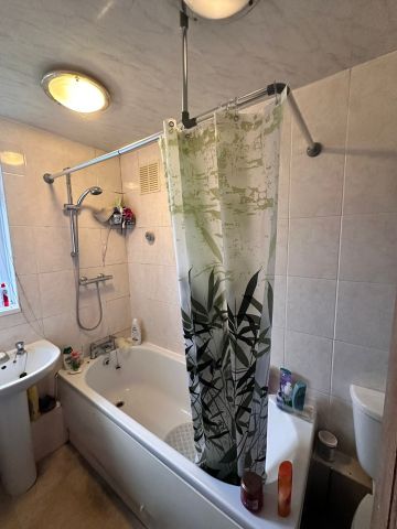 Room in a Shared House, Hackney Svenue, M40 - Photo 4